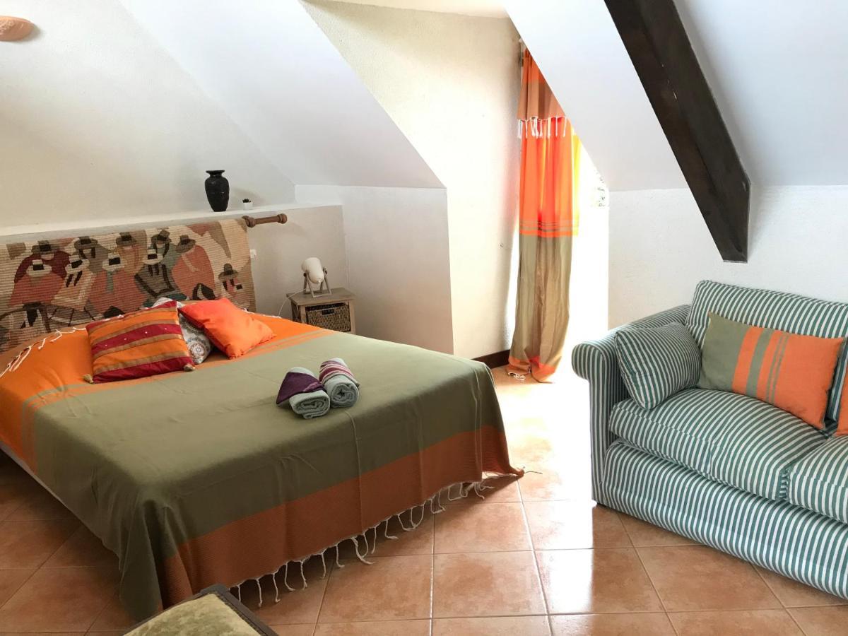 Bed and Breakfast Domaine Du Lesty Ambon Zewnętrze zdjęcie