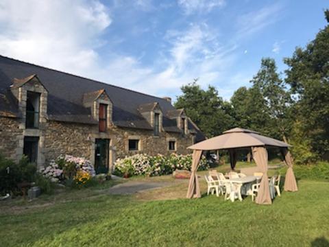 Bed and Breakfast Domaine Du Lesty Ambon Zewnętrze zdjęcie